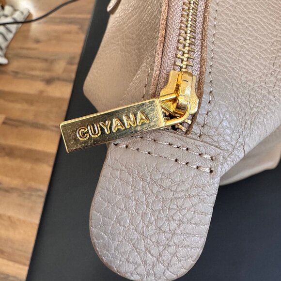 Cuyana Small Carryall Tote - Stone - Picture 3 of 8